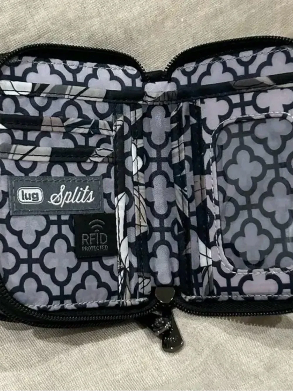 Lug Splits Compact RFID Wallet Lily Grey Print